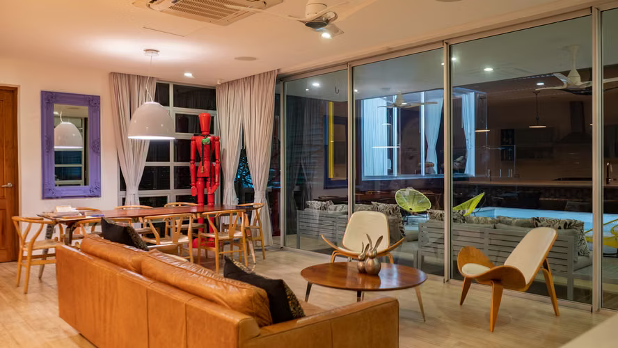 Venta de Casa por el Parque de Feria - Pista Suburbana