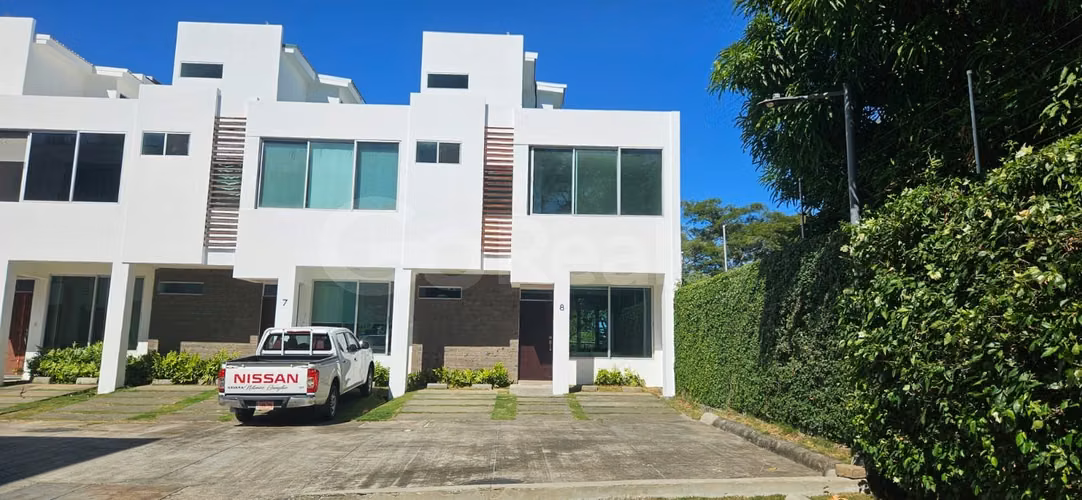 Atractiva Casa en venta en Villa Fontana Sur Managua