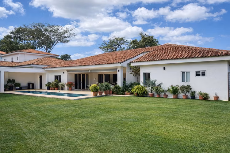 Vendo elegante casa en Santo Domingo