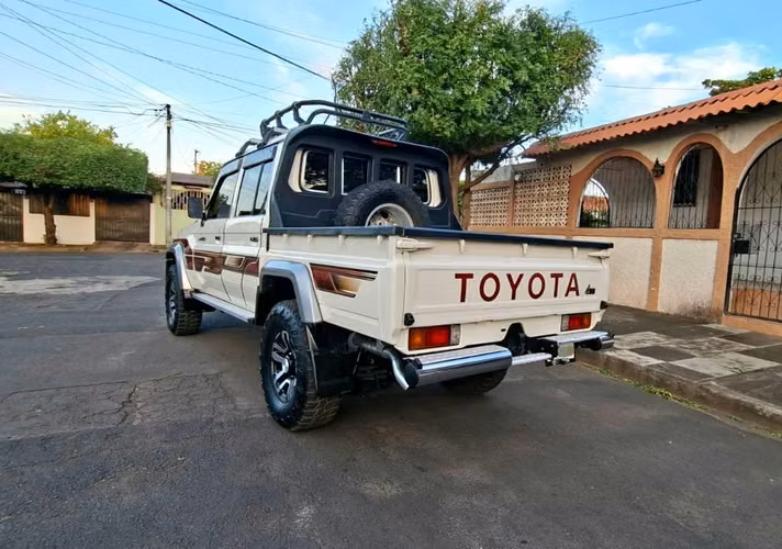 TOYOTA LAND CRUISER DOBLE CABINA - Imagen 2