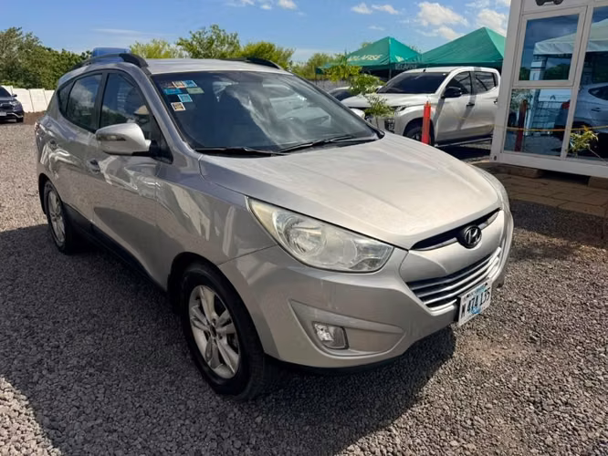 VENDO HYUNDAI TUCSON 2011 Automática  con Hannah Leiva