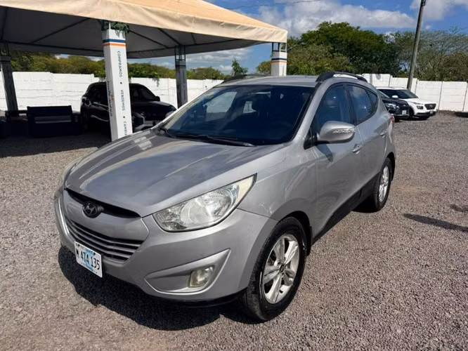 VENDO HYUNDAI TUCSON 2011 Automática  con Hannah Leiva
