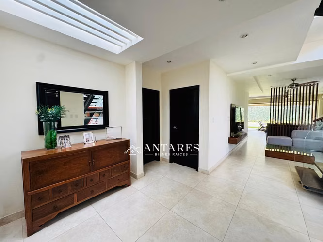Moderna Casa en Venta en Villa Fontana Sur