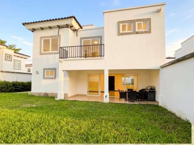 Elegante Casa en Renta de cuatro habitaciones en Alamedas de las Colinas - Imagen 2