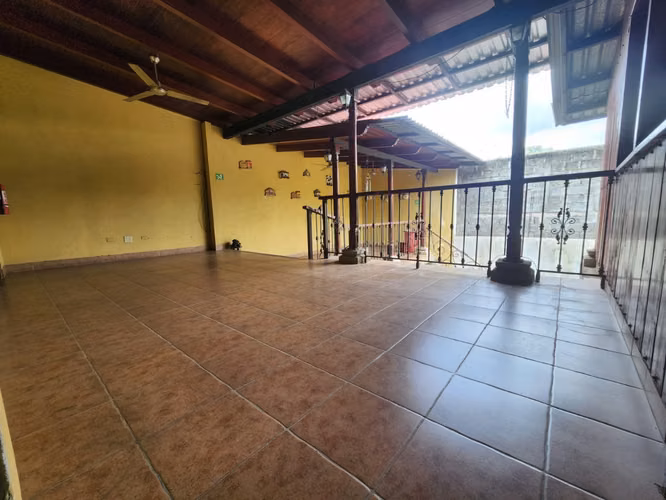  ¡Invierte en una propiedad con alto potencial comercial!