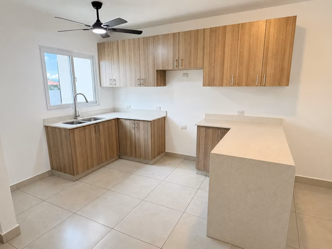 Se renta casa nueva en las colinas managua