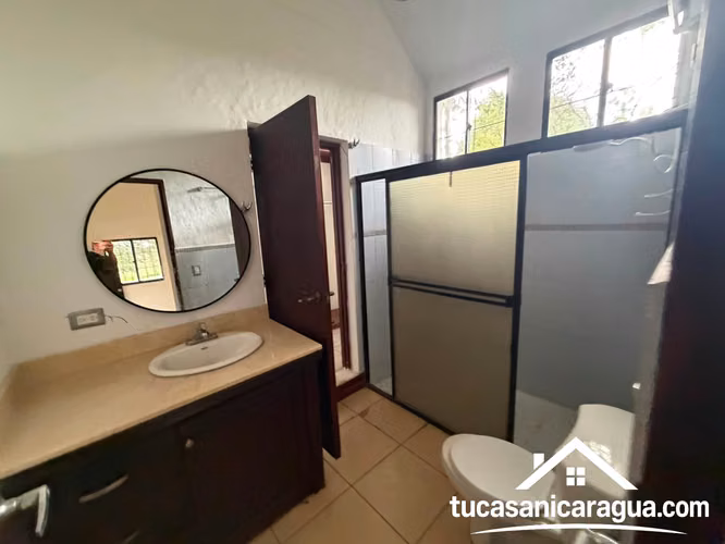 Rento casa estilo quinta en las colinas managua