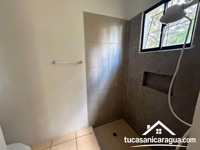 Rento casa estilo quinta en las colinas managua