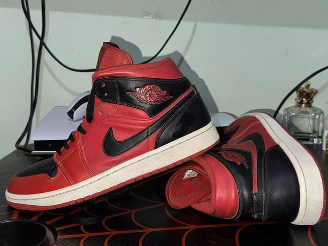jordan 1 mid reverse bred