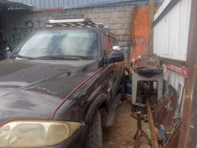 Vendo camioneta sanyoung en condiciones de trabajo