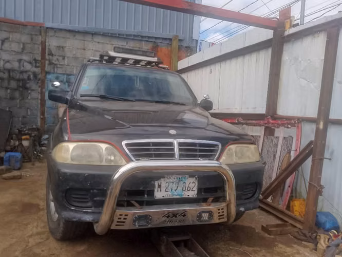 Vendo camioneta sanyoung en condiciones de trabajo