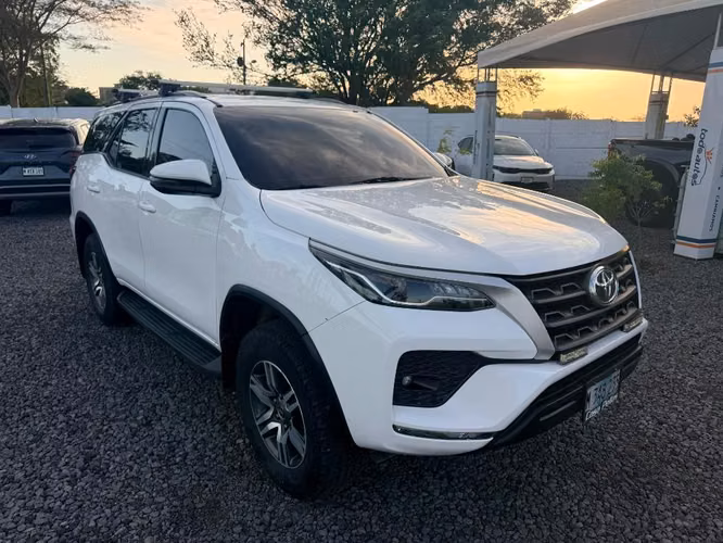 TOYOTA FORTUNER AÑO 2022
