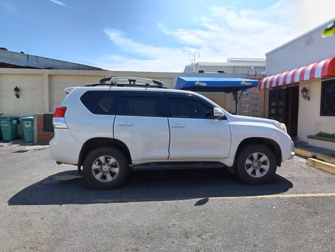 TOYOTA PRADO TXL AÑO 2012 MOTOR 5L EN EXCELENTES CONDICIONES! - Imagen 4