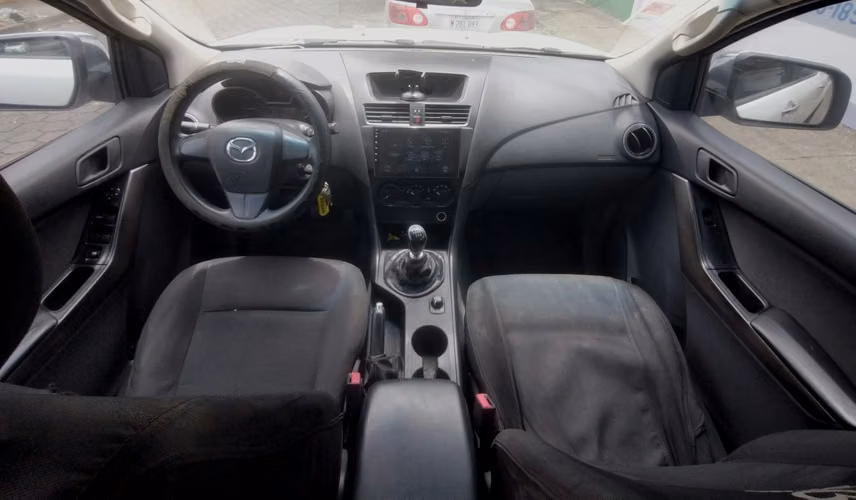 DOBLE CABINA MAZDA BT-50 AÑO 2016 EN BUENAS CONDICIONES! - Imagen 5