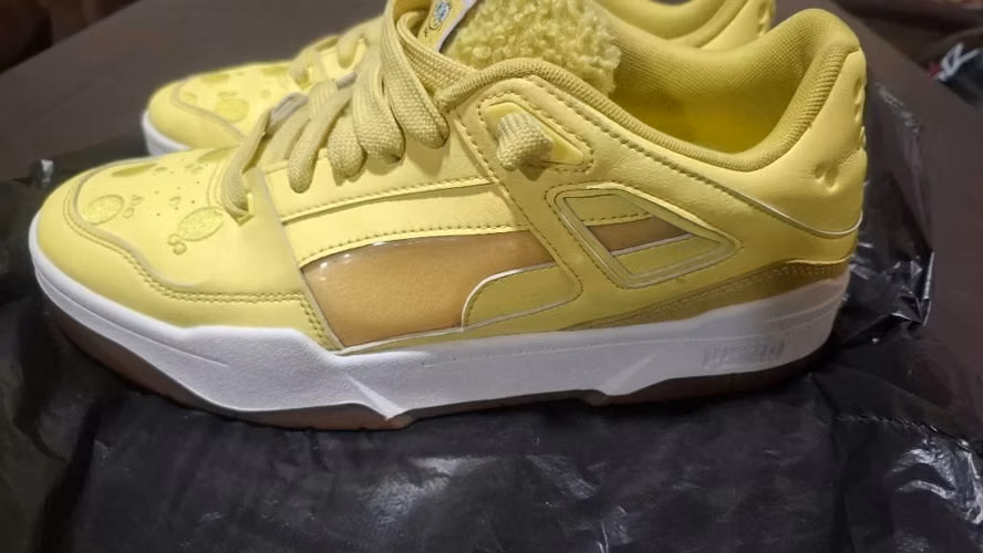 Se vende zapatos Pumas colaboración con Bob Esponja