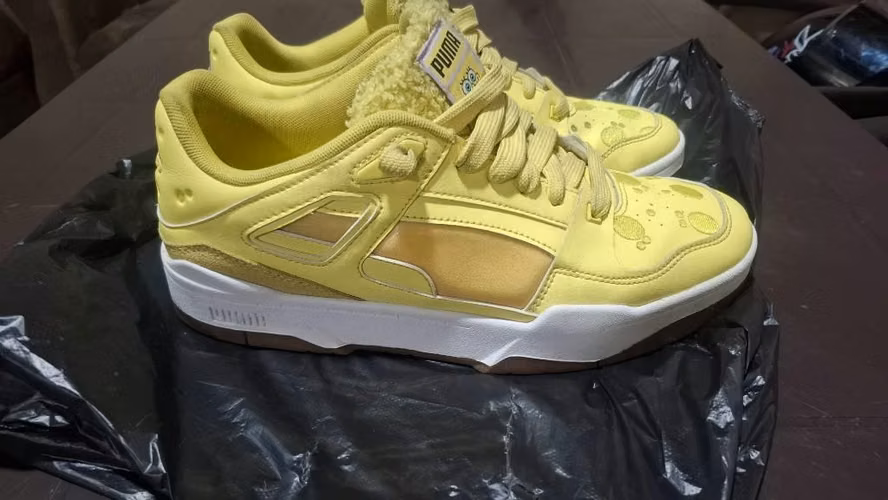 Se vende zapatos Pumas colaboración con Bob Esponja