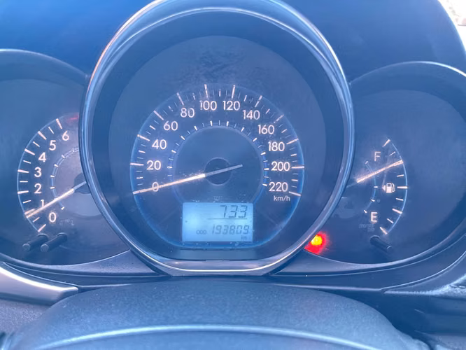 Se vende Toyota Yaris Nitido.