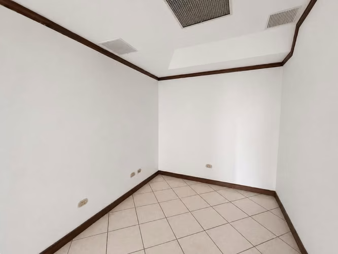 Oficina / Consultorio Médico en Venta en Ofiplaza, Managua
