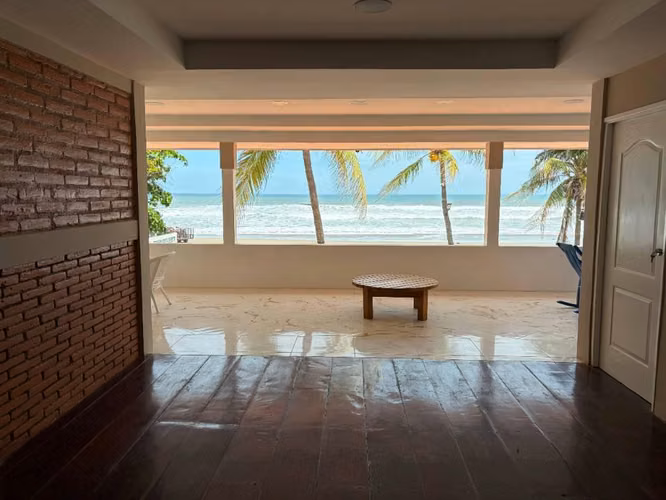 Hermosa casa en la playa Pochomil