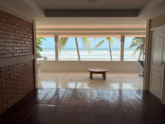 Hermosa casa en la playa Pochomil