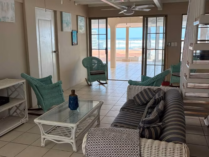 Hermosa casa en la playa Pochomil