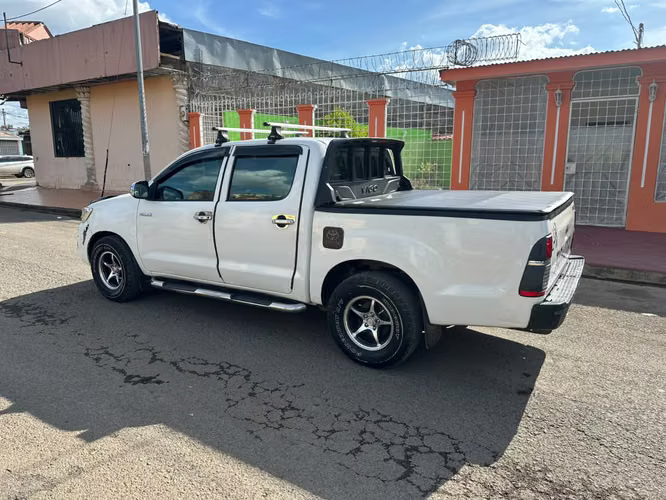 HILUX  BAJA  4*2  --  AÑO :::: 2014 - Imagen 4