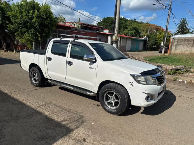 HILUX  BAJA  4*2  --  AÑO :::: 2014 - Imagen 8