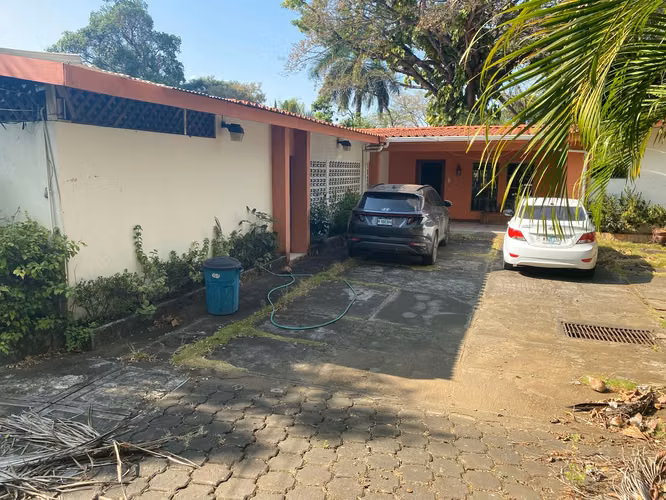 NO-Vendo casa en Sierritas de Santo Domingo