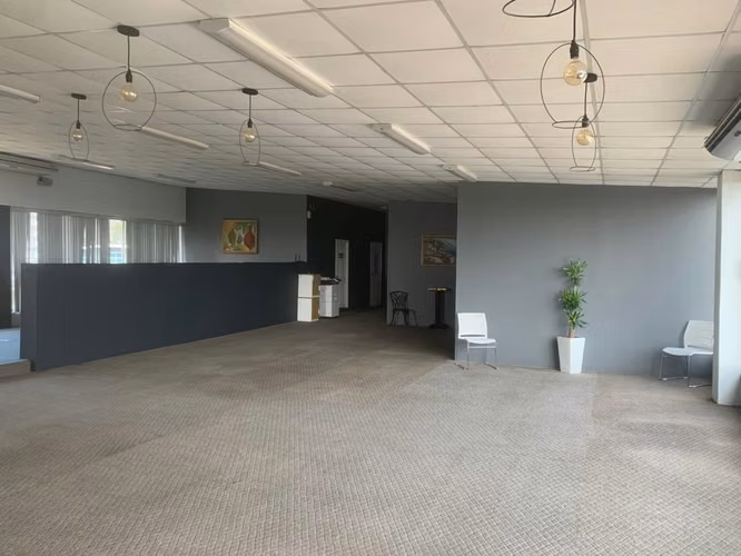 KC-Se renta amplio local comercial de 460 m² en segundo piso sector Jean Paul Genie - Imagen 15