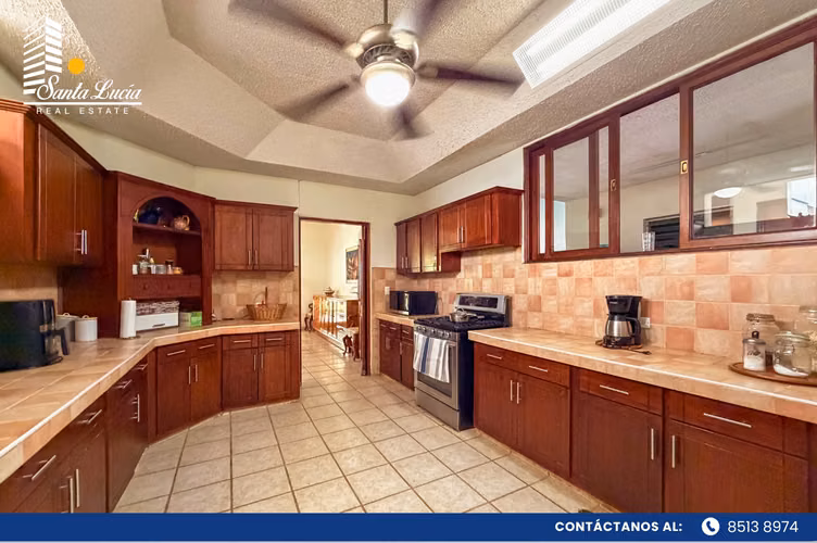 Casa de Lujo en Venta en Mirador de Santo Domingo - LL 