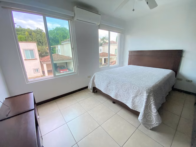 Alquiler de Casa en Las Colinas - Imagen 12