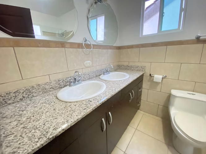 Alquiler de Casa en Las Colinas - Imagen 9
