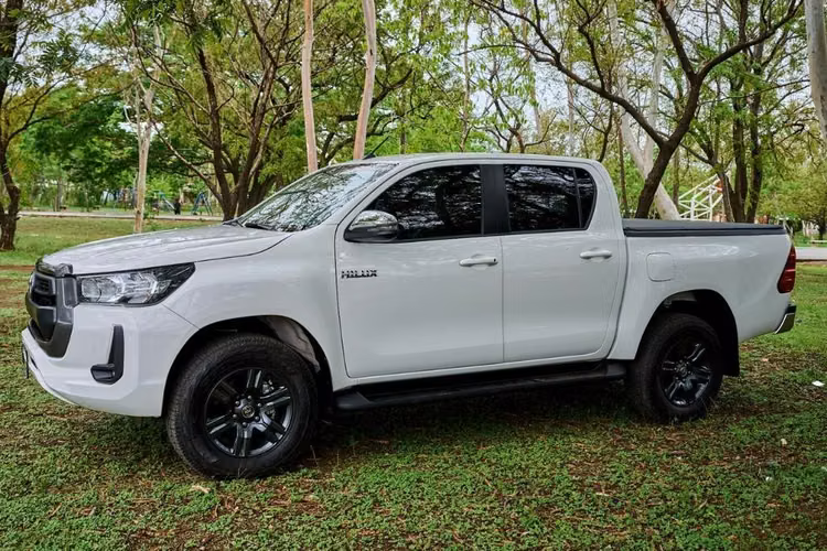 TOYOTA HYLUX 2027