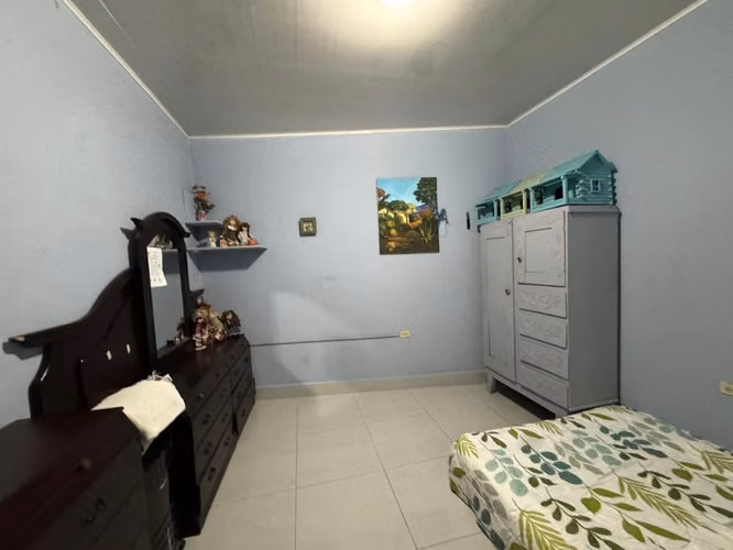 Vendo casa esquinera en Colonia Centroamerica. LR