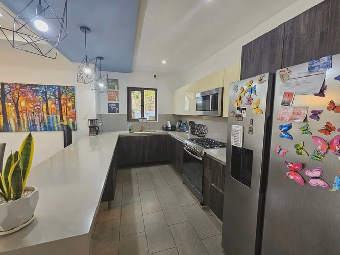 Vendo casa Moderna en Carretera Sur. LR