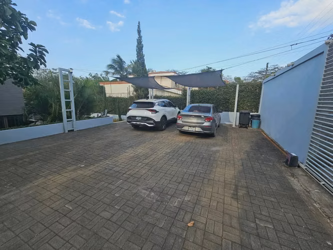 Vendo casa Moderna en Carretera Sur. LR