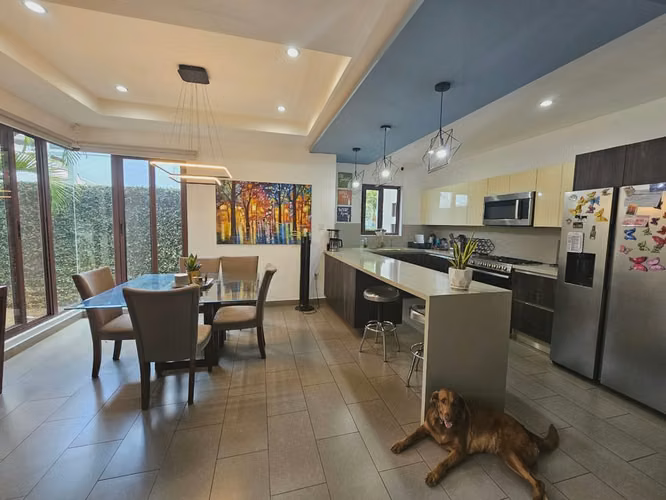 Vendo casa Moderna en Carretera Sur. LR