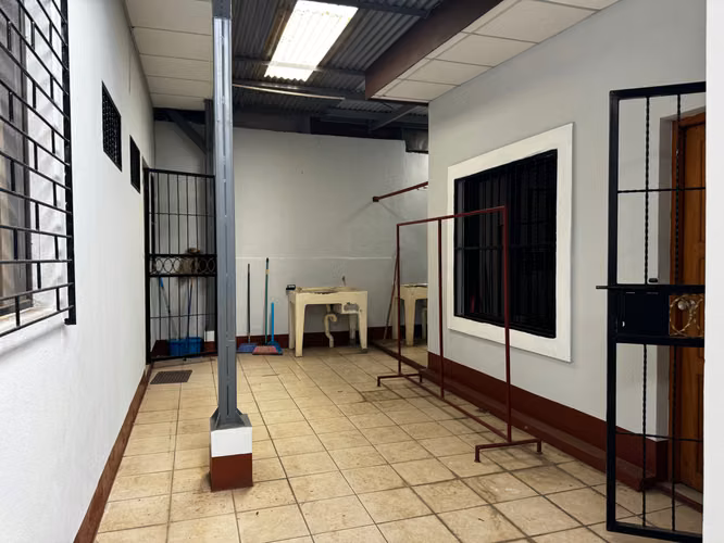 Venta de Propiedad con 6 apartamentos Bosques de Altamira Managua