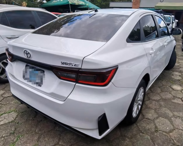 Toyota Yaris Automático año 2025 - Imagen 3
