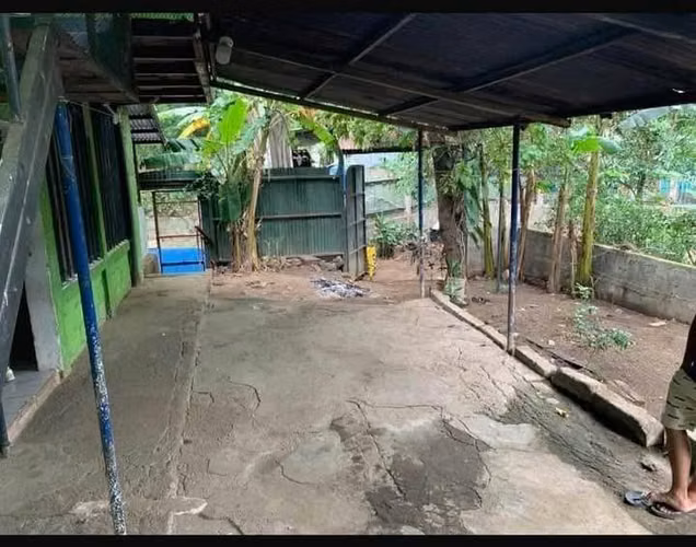 Vendo casa de 2 pisos