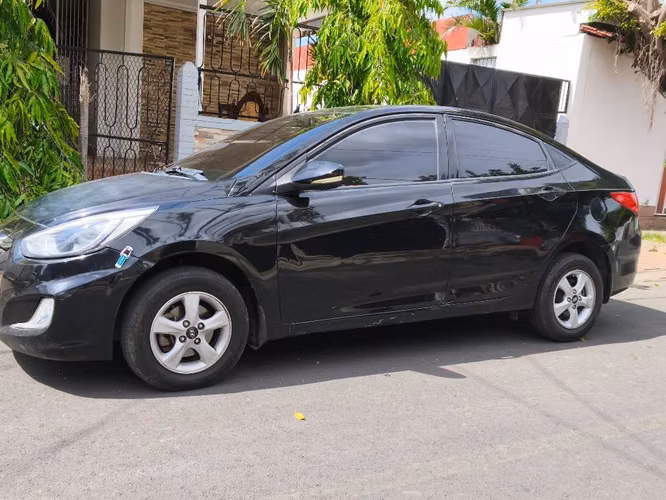 HYUNDAI ACCENT BLUE 2017 - Imagen 2