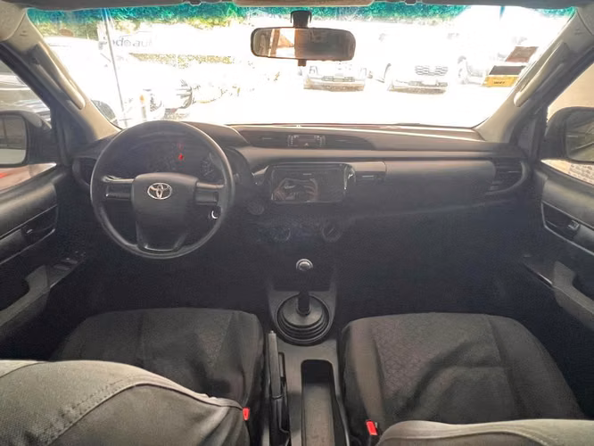 TOYOTA HILUX AÑO 2023 - Imagen 5
