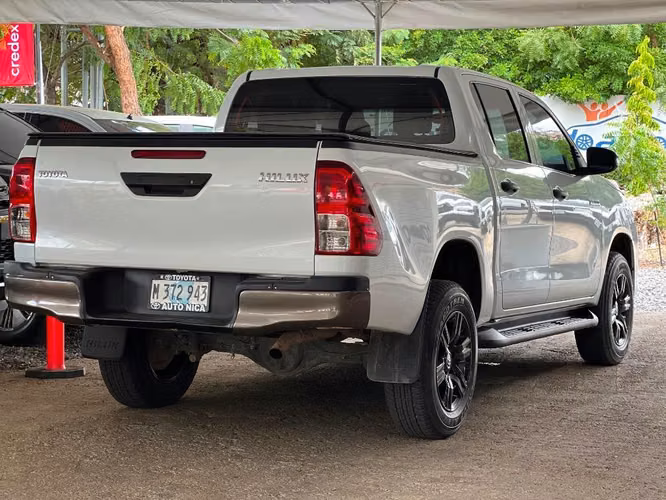 TOYOTA HILUX AÑO 2023 - Imagen 4