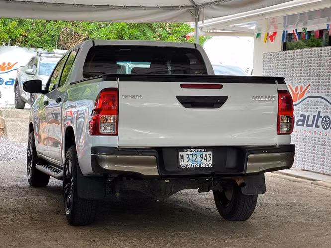 TOYOTA HILUX AÑO 2023 - Imagen 3