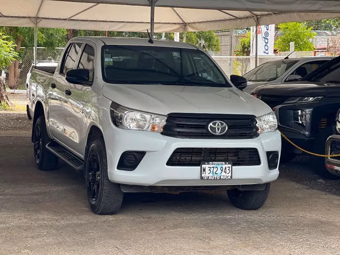 TOYOTA HILUX AÑO 2023 - Imagen 2