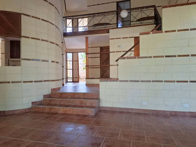 GG - Venta, casa con vista panorámica en Villa Fontana Sur. - Imagen 5