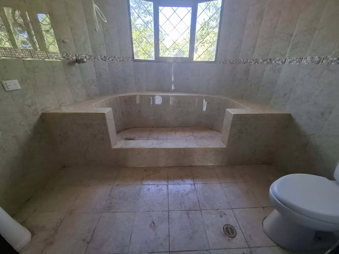 GG - Venta, casa con vista panorámica en Villa Fontana Sur. - Imagen 8