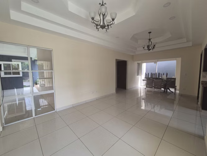 Venta de Linda Casa en km 15.9  Carretera a Masaya