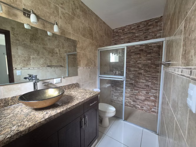 Venta de Linda Casa en km 15.9  Carretera a Masaya