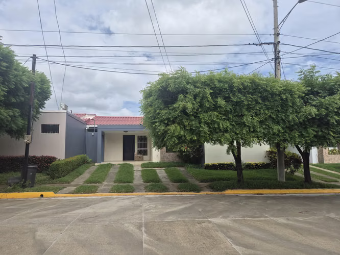 Venta de Linda Casa en km 15.9  Carretera a Masaya